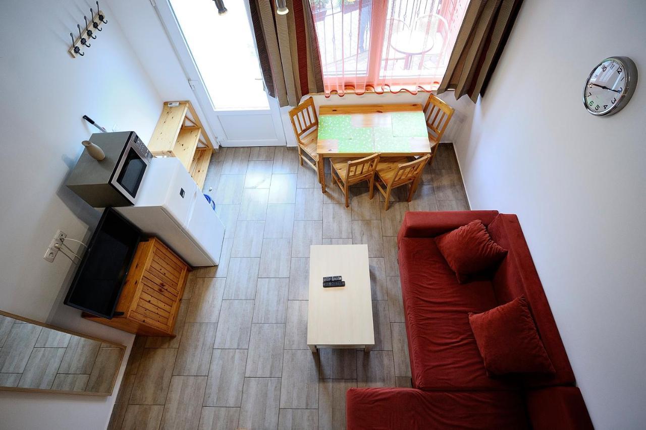 דירות בלטונללה Luca Apartman מראה חיצוני תמונה