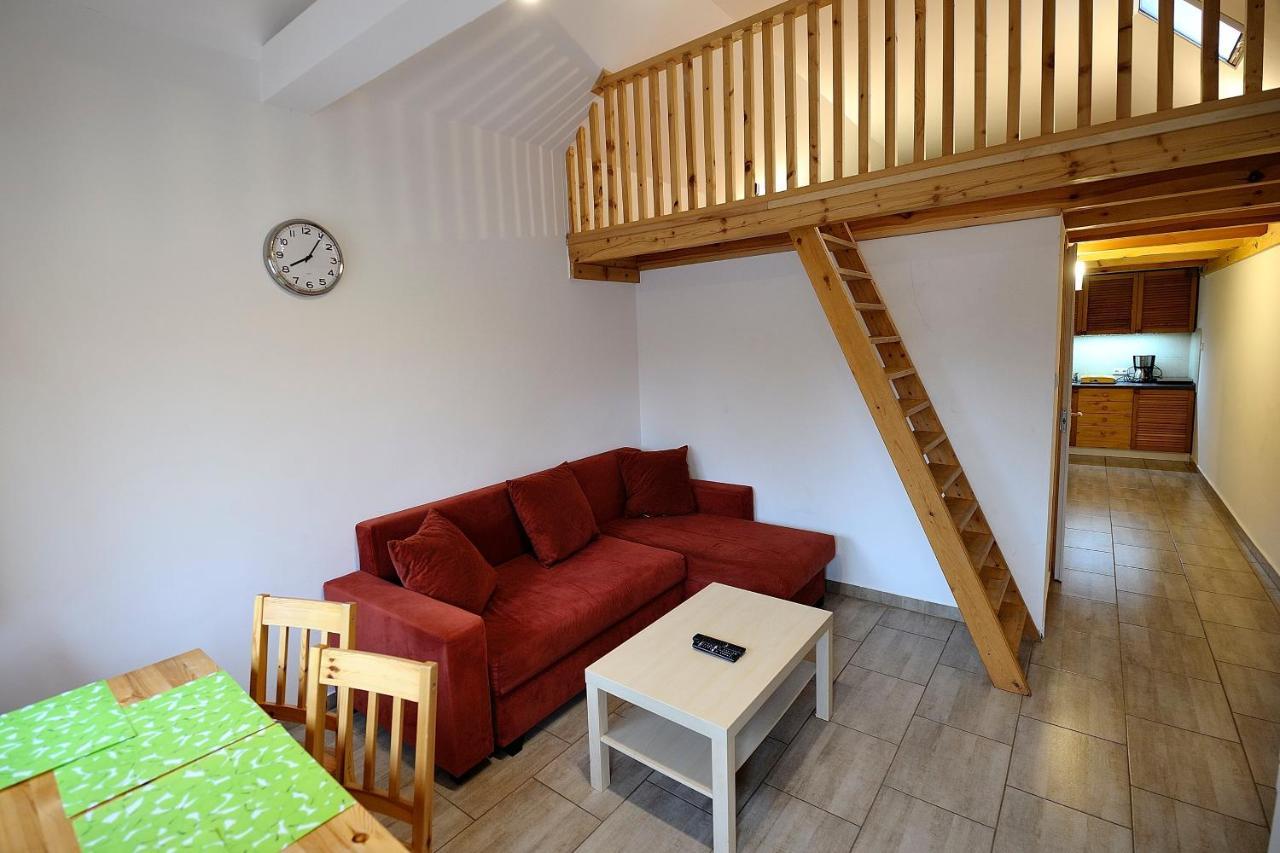 דירות בלטונללה Luca Apartman מראה חיצוני תמונה