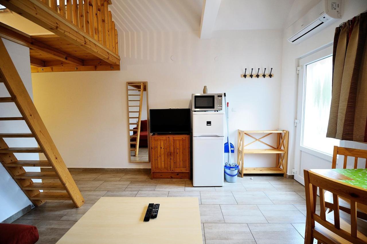 דירות בלטונללה Luca Apartman מראה חיצוני תמונה