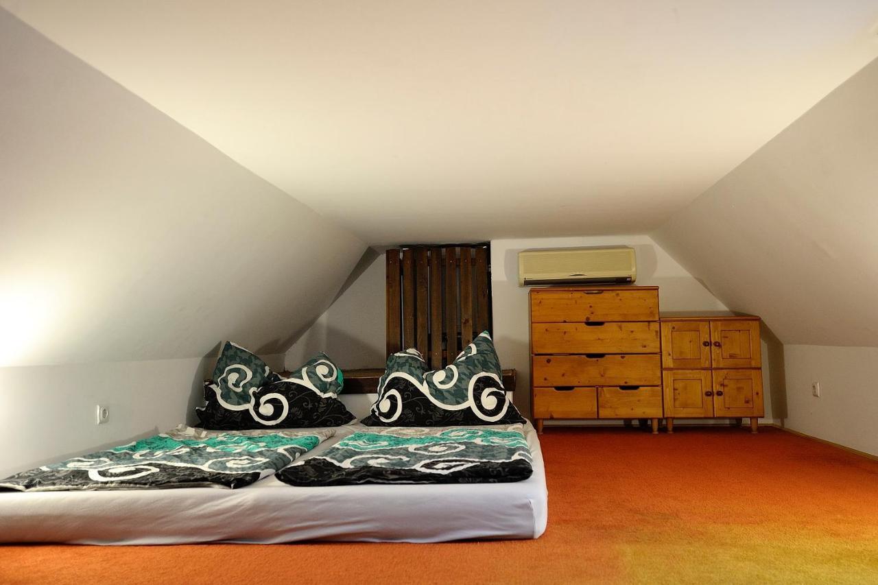 דירות בלטונללה Luca Apartman מראה חיצוני תמונה